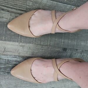 Leather Nude Heels With gold Accents And Buckle